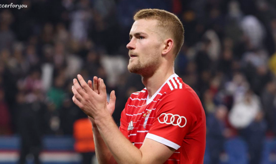 De Ligt signs a contract to join Manchester United