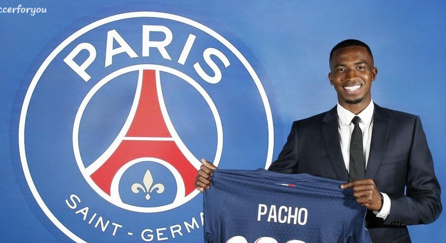 Willian Pacho commits to PSG through 2029